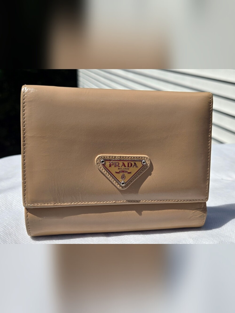 GUC PRADA Saffiano Triangle Bi-Fold Compact Wallet